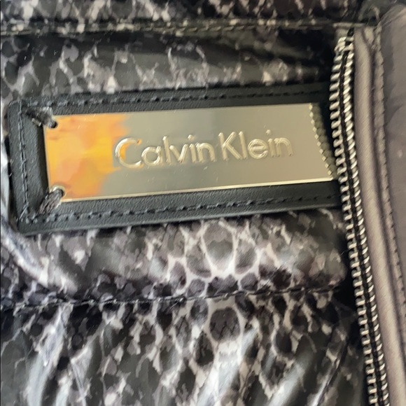 Calvin Klein reversible puffer jacket - Picture 2 of 4